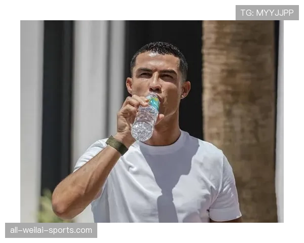 C罗家冰箱里塞满蛋白粉，连矿泉水都要冰到精确温度